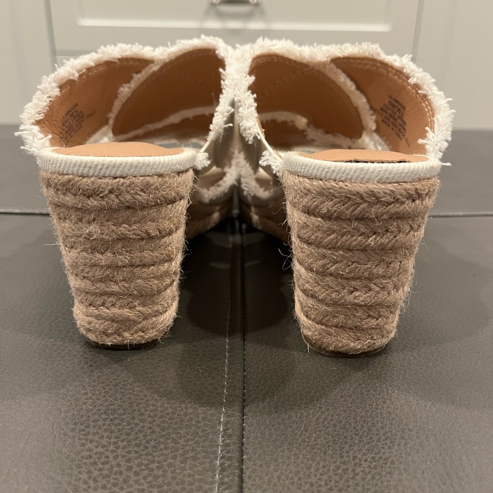 Lucky Brand Wedge Slides - Picture 5 of 8